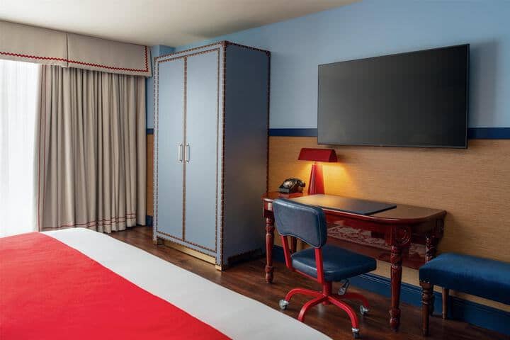 Room 13 of 36